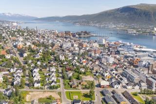 Arctic Hilltop Lodge - Historic Swiss-style Home - 6