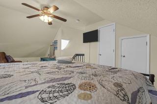 Pool Beach Passes Spacious 3BR Loft Condo Sleeps 8 Seaside Heights - 4