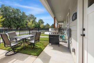 Home Base - Stays of 30 days or more - 2mi to Downtown - 3