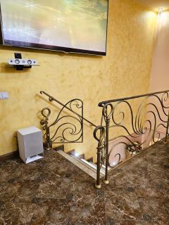 HOUSE OF JOY, Lux Apartment, royal design and furnishings, Bedrooms 3, Hot tub, the great hall, treadmill exercise machine - 3