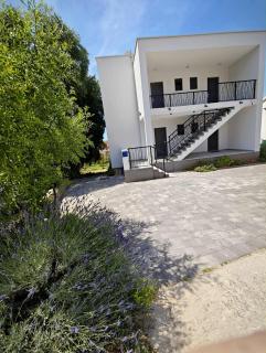 Providenca Studio Apartment with Free Parking - 9