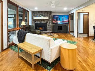 Riverfront Retreat - Right next to the White River - 9