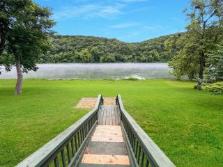 Riverfront Retreat - Right next to the White River - 7