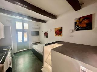 Cute apartment in quiet Valletta Alley - 0