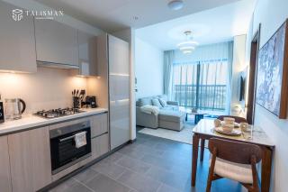 Luxury 1BR Burj Khalifa & Flamingo Sanctuary Views - 3