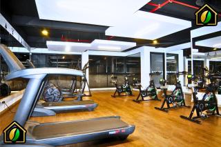 Penthouse with Infinity Rooftop Pool & 24-Hour Gym, Steps from Zona T! - 3