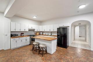 Mountain View Luxury Estate with Pool in West Hills - 7