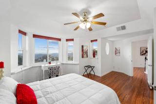 Mountain View Luxury Estate with Pool in West Hills - 4