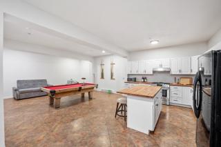 Mountain View Luxury Estate with Pool in West Hills - 2