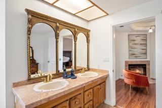 Mountain View Luxury Estate with Pool in West Hills - 1