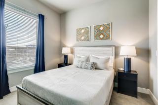 Downtown Luxury Apartment - Fast Wi-Fi - Free Parking - 8