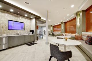 Downtown Luxury Apartment - Fast Wi-Fi - Free Parking - 7
