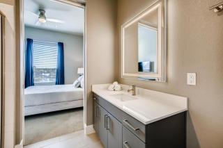 Downtown Luxury Apartment - Fast Wi-Fi - Free Parking - 1