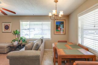 Cozy Home with Grill Walkable Oxford Location - 4