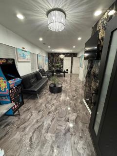 LUXURY VILLA Estate Oasis - 6