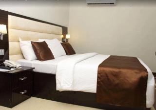 E-Luxe Suites Hotel - 2