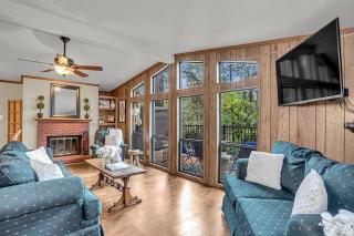 Pinewood Canyon Cabin! - 3