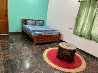 Spacious 2BHK Homestay in Isha Yoga Mainroad by Shivalaya - 6