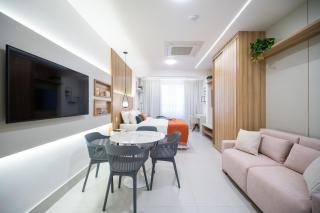 Oceanfront building ! Style and Elegance - 1