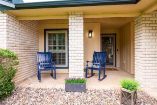 Modern gem! Family Fun! Great area! Grill Sleeps 10 - 0