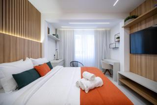 Oceanfront building ! Style and Elegance - 1