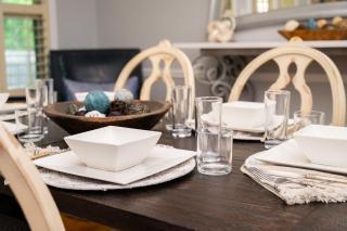 Modern gem! Family Fun! Great area! Grill Sleeps 10 - 6