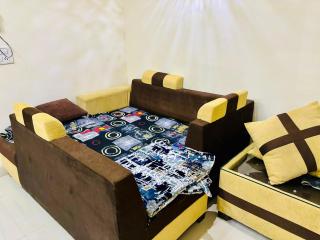 Shree dhaam Vrindavan luxury apartment near Premanand maharaj marg - Vrindāvan - 1