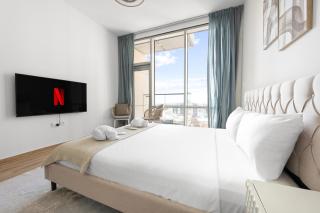 Luxury Leisure Massive Pool Oasis in Amna Tower - 9