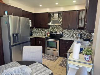 Stylish Mississauga Escape Near Downtown - 7