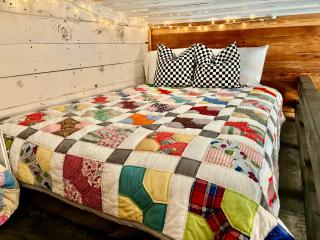 Santa Fe Boxcar #2 Renovated Train Car in the Country - 7