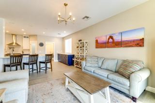 Putting Green, Pool Table! West Valley Family Home - 6