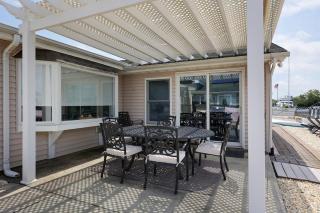 Bluebeard Coastal Escape - 6