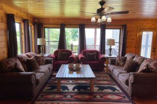 Three Bears Lodge - Outdoor Hot Tub, Game Room, Pet Friendly + Chalet Village Resort Access - Chalet Village - 5