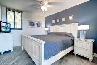 Beautiful Oceanfront Condo - 4