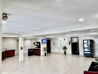 Red Roof Inn & Suites Newport - Middletown, RI - 3