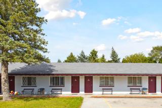 Currys Motel by OYO Saginaw MI - 9