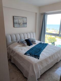 Luxury 2-Bedroom Apartment with amazing view - Infinity Pool and Rooftop in Building - 8