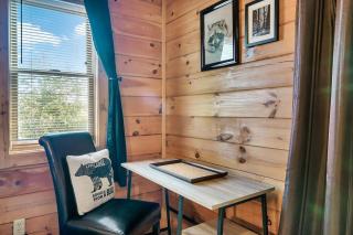 Gatlinburg Cabin-Mtn View-Hot Tub-Theater Room - 8