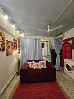 Retro Bandra - Cozy Comfort in a Heritage Village - 5