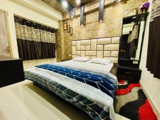 Vrindavan luxury apartment near Premanand maharaj marg - 3