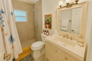 Prime Location Home W BBQ & Free Parking - 2