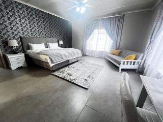 The Bloemhof Stay - 0