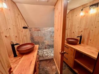 Chalet at the base of Schweitzer Mountain - 9