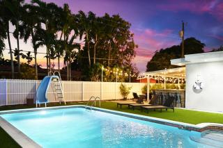 Olympia LUX House 4BR, Heated POOL, BBQ, BAR - 4