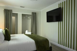 Olympia LUX House 4BR, Heated POOL, BBQ, BAR - 1