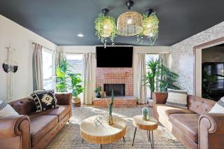 Luxury 5BR Getaway w Pool Hot Tub & Cinema - 4