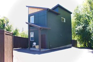 Modern New Build Home 5 min from downtown - 0