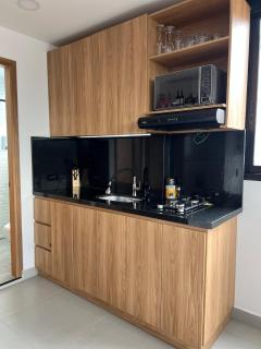 apto con jacuzzi y aire acondicionado cerca laureles - 2