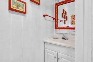 Love Shack by Oak Island Accommodations - 5