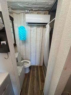 Stylish Container Home near 3 lakes and wineries - 8